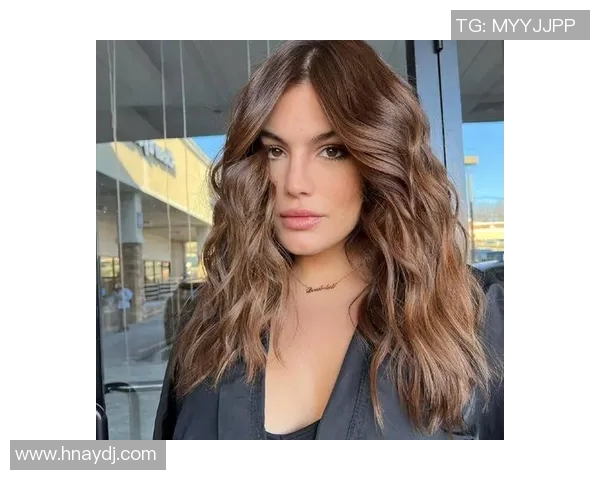 欧洲足球明星的女友模特们如何在时尚界崭露头角与爱情生活的完美平衡