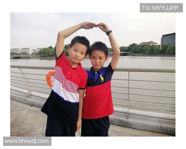 父亲是警察的足球明星如何在绿茵场上追逐梦想与责任的双重挑战 父亲是警察的足球明星如何在绿茵场上追逐梦想与责任的双重挑战